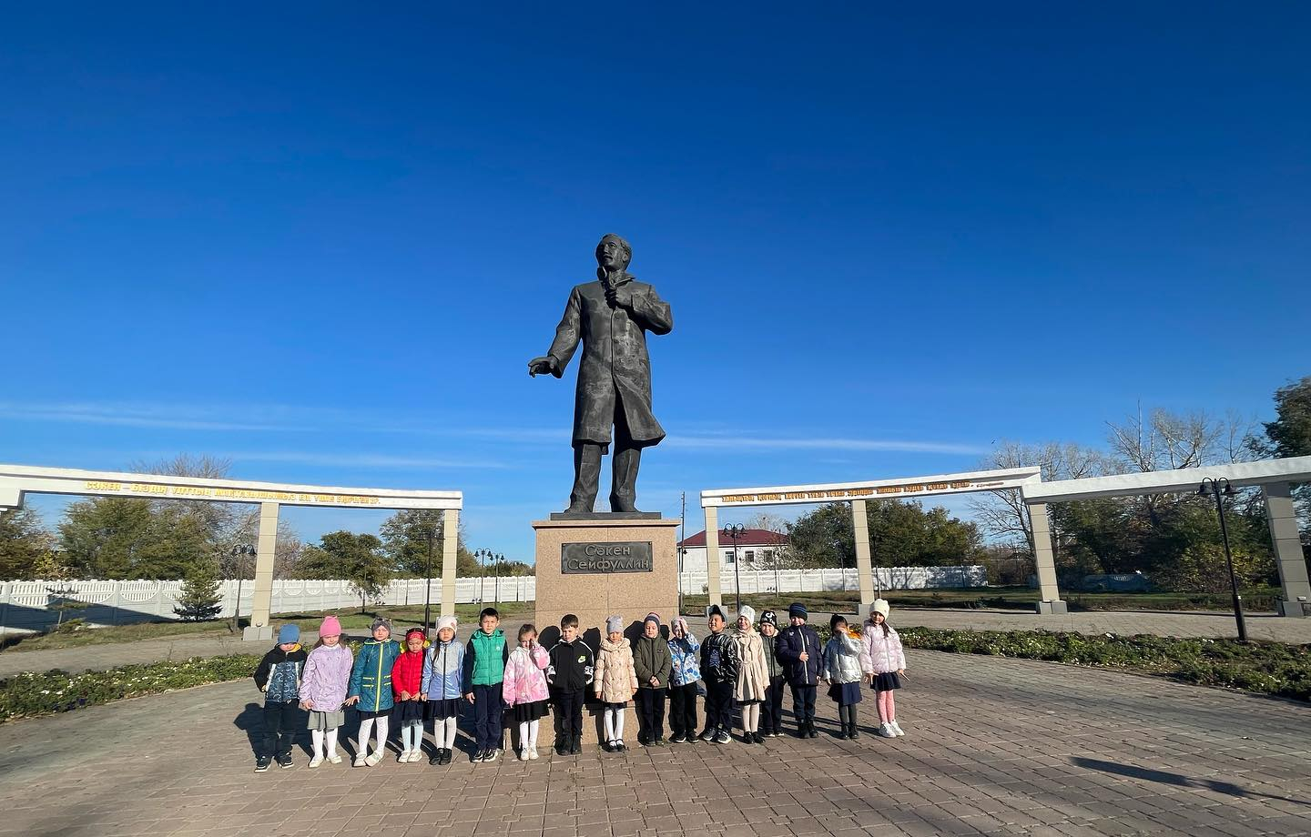 «Памятники в нашем поселке»