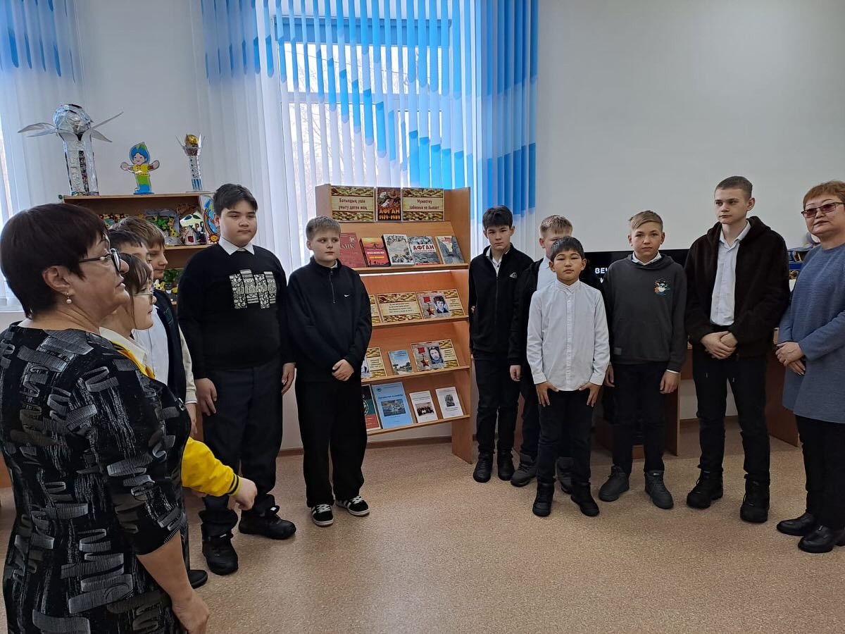 Ученики 6 класса приняли участие в мероприятии посвященном дню вывода войск из Афганистана, которое проводила Центральная районная библиотека.