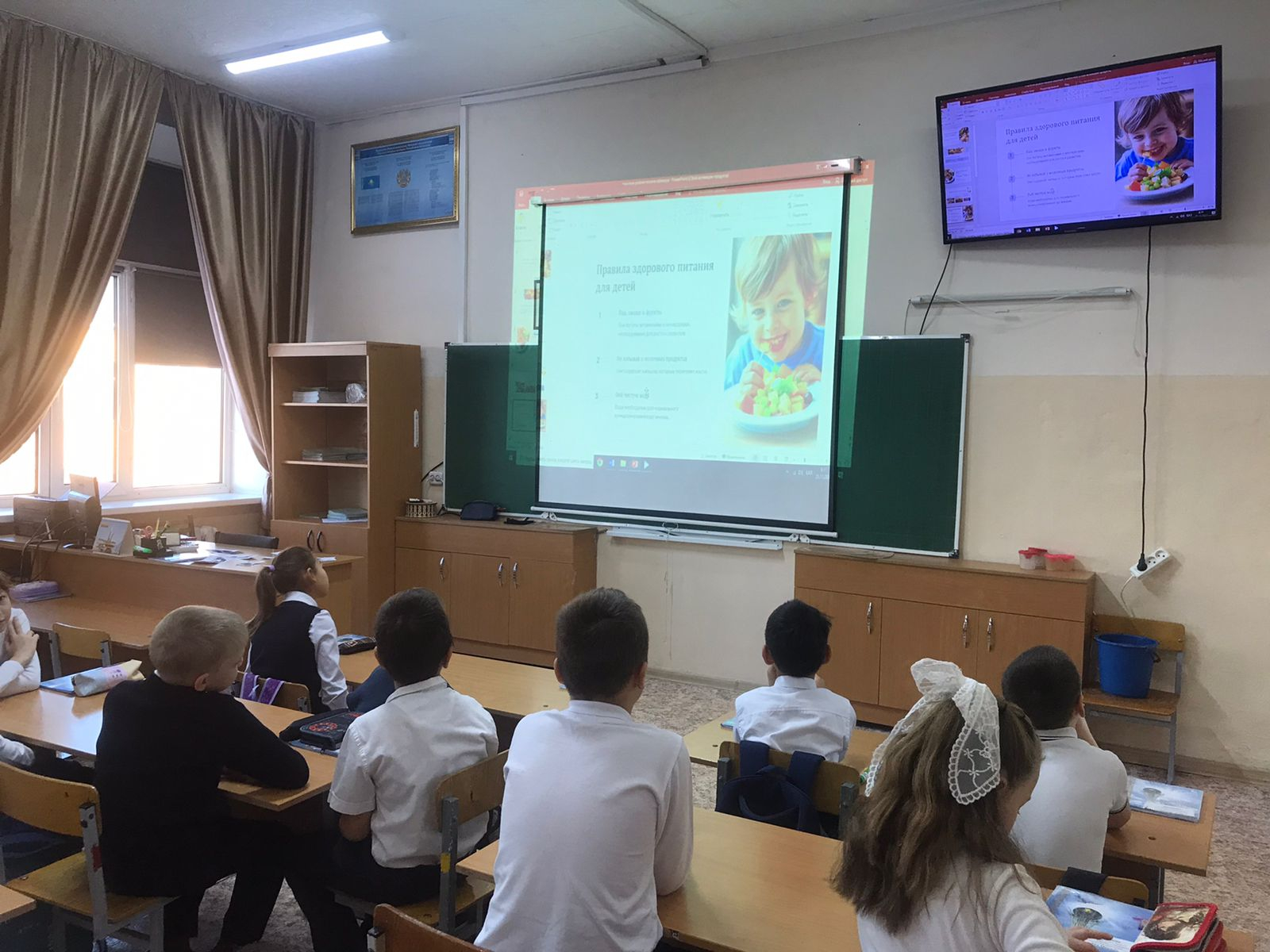 25 ноября прошли классные часы: