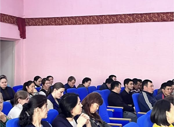 2025 жылғы мамыр айында өткен педагогикалық кеңесте мектеп формасын сақтау мәселесі қаралды.