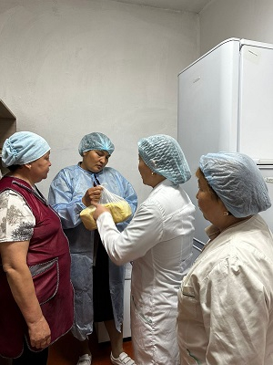 Мектеп асханасында бракираж комиссия мүшелері