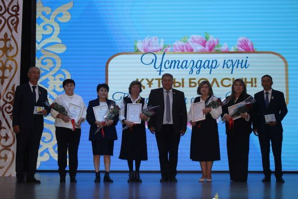 Учителя нашей школы награждены за труд и достижения в сфере образования.