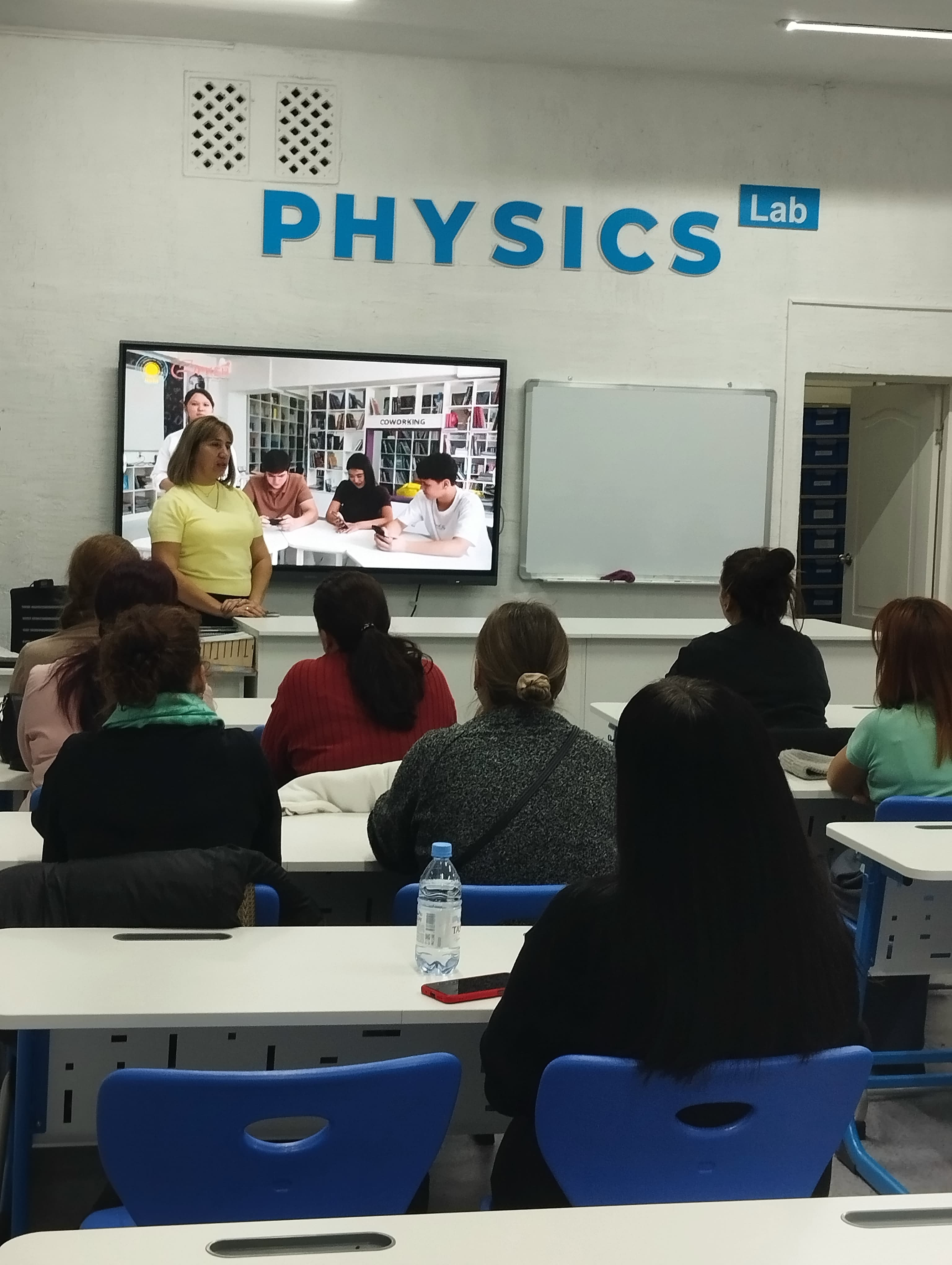 20 ноября в Школе-гимназии Шокана Уалиханова состоялось общешкольное собрание, где одной из тем была: « Безопасность в сети Интернет, мерах цифровой безопасности и о важности родительского контроля.