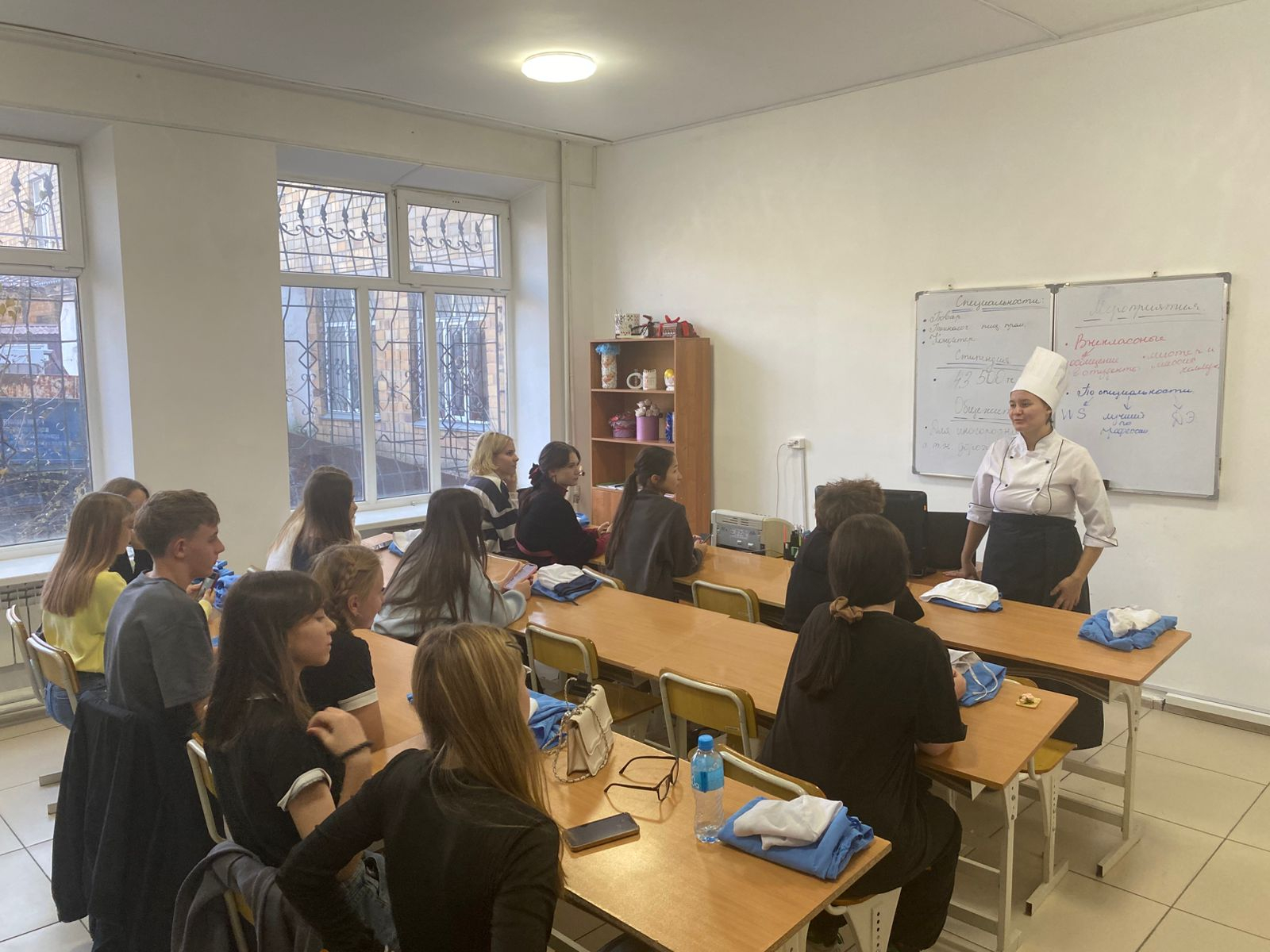 29.10.2025г. Учащиеся 9-х классов школы -гимназии имени Шокана Уалиханова участвовали в профессиональных пробах в Шахтинском технологическом колледже.