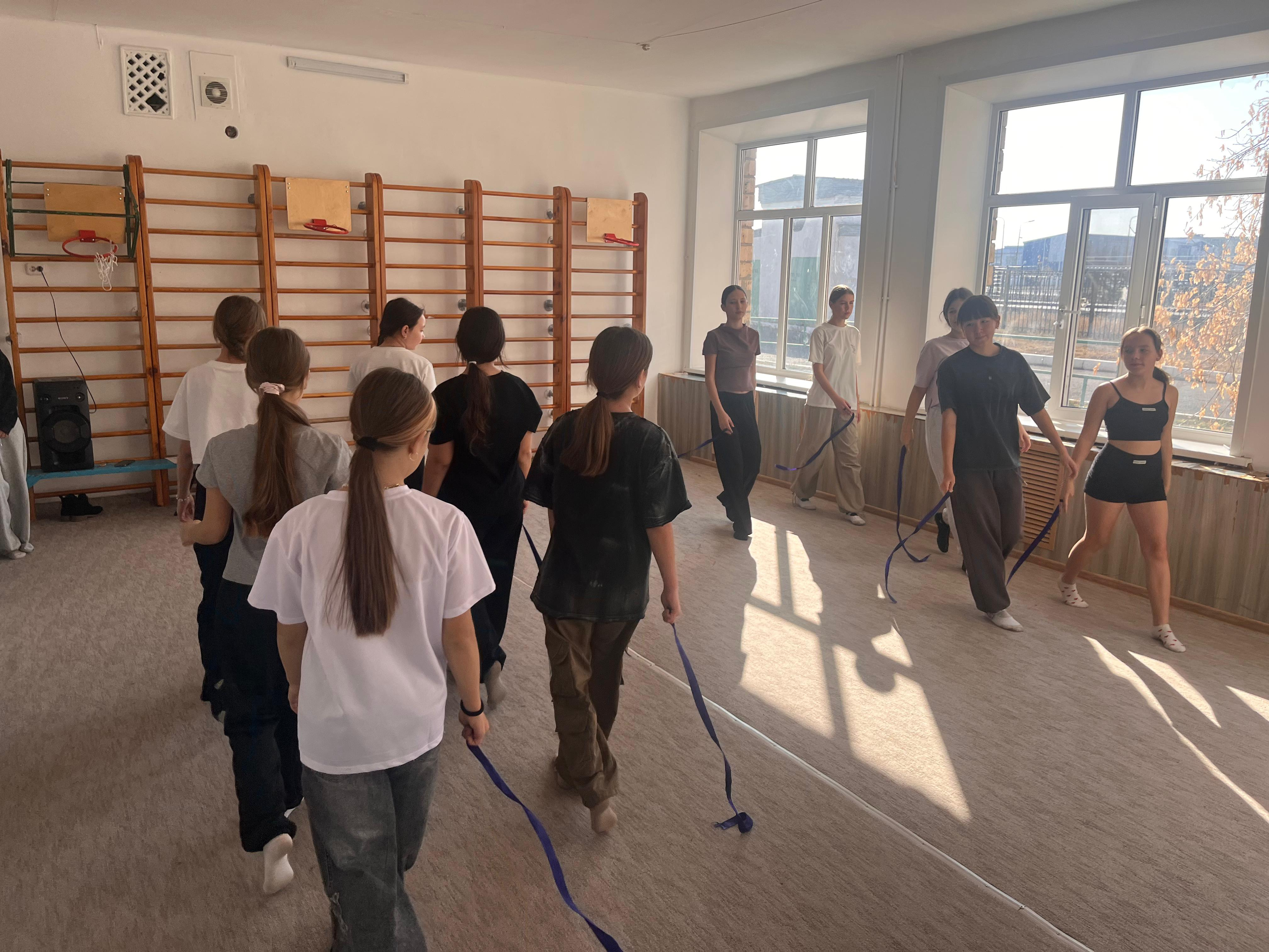 На осенних каникулах танцевальный коллектив 