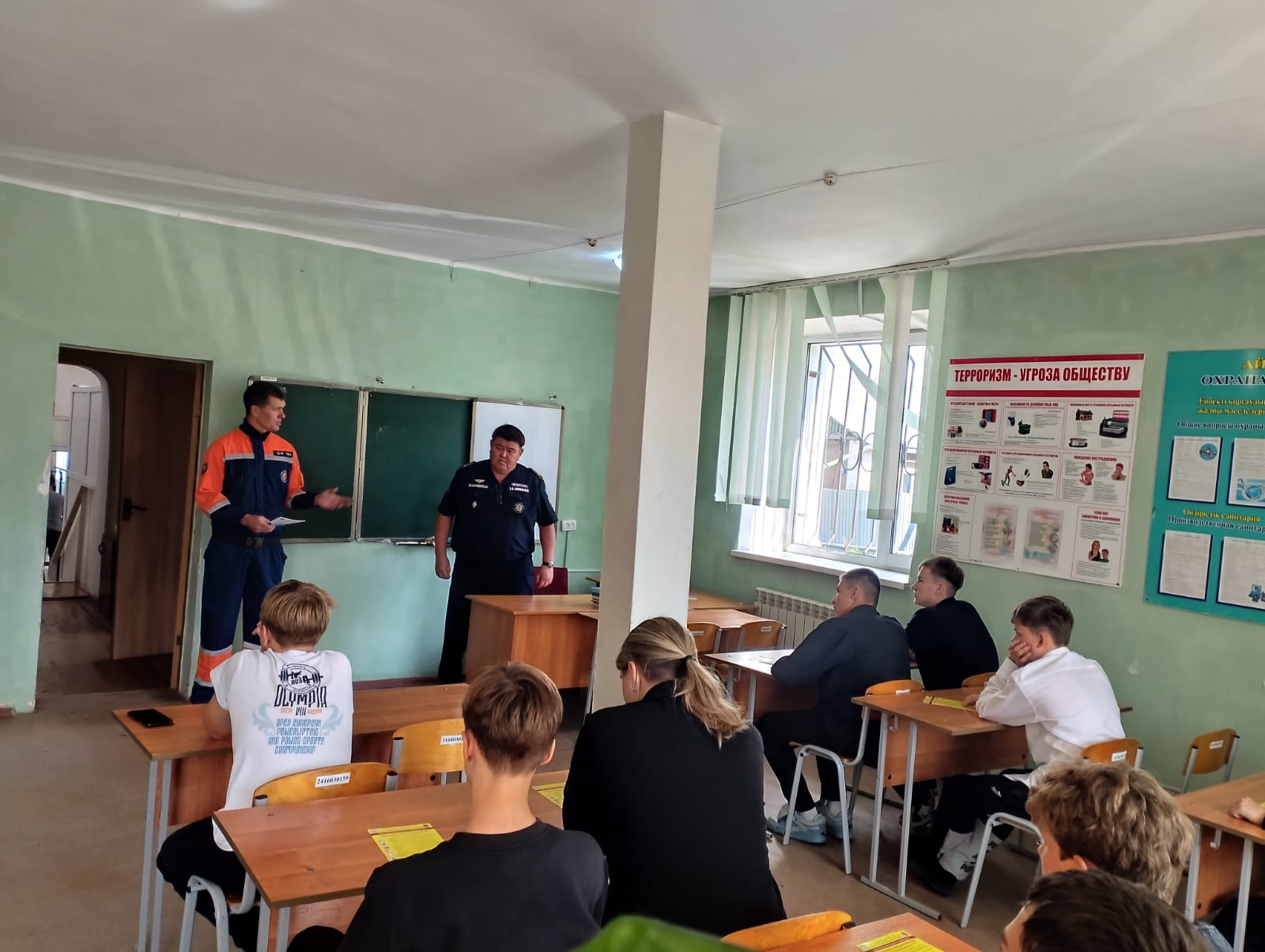 2025 жылдың 23 қыркүйегінде Шоқан Уалиханов атындағы мектеп-гимназиясының 9-сынып оқушылары Шахтинск технологиялық колледжінде «Құтқарушы-көмекші» семинарына қатысты. Оқушылардың кәсіби дағдыларын жан-жақты дамытуға мүмкіндік жасалды. Олар құтқарушылар ме