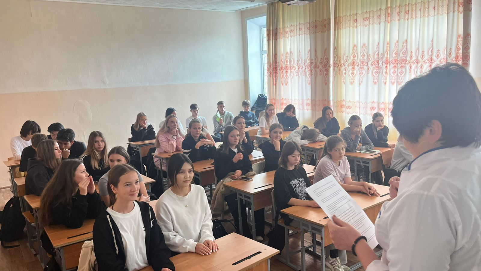 12 сентября в школе состоялась беседа для учащихся 10-х классов, которую провела медицинская сестра ТОО МФ 