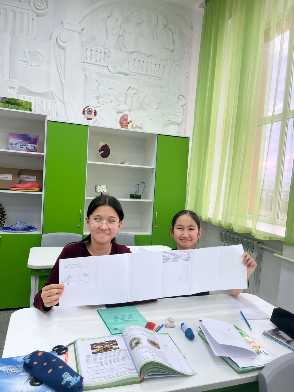 М.Дулатұлы ЖББ мектебінде “Таза қолдар – таза ар-ұждан!” тақырыбында сыбайлас жемқорлықтың алдын алу мақсатында оқушылар арасында буклеттер байқауы ұйымдастырылды. Байқаудың негізгі мақсаты – жас ұрпақтың бойында адалдық, әділдік және жауапкершілік сияқты