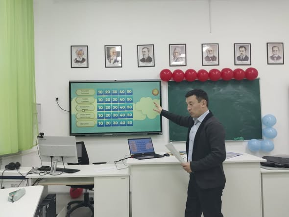 «Тарих толқынында» апталығы аясында 5-6 қазақ сыныптарында тарих пәнінің мұғалімі Арман Жанатұлы «Білімді ұрпақ-жарқын болашақ» атты интеллектуалдық сайыс өткізді. Мақсаты: Оқушылардың пәндер бойынша алған білімдерін саралап, ой ұшқырлықтарын дамыта отыры