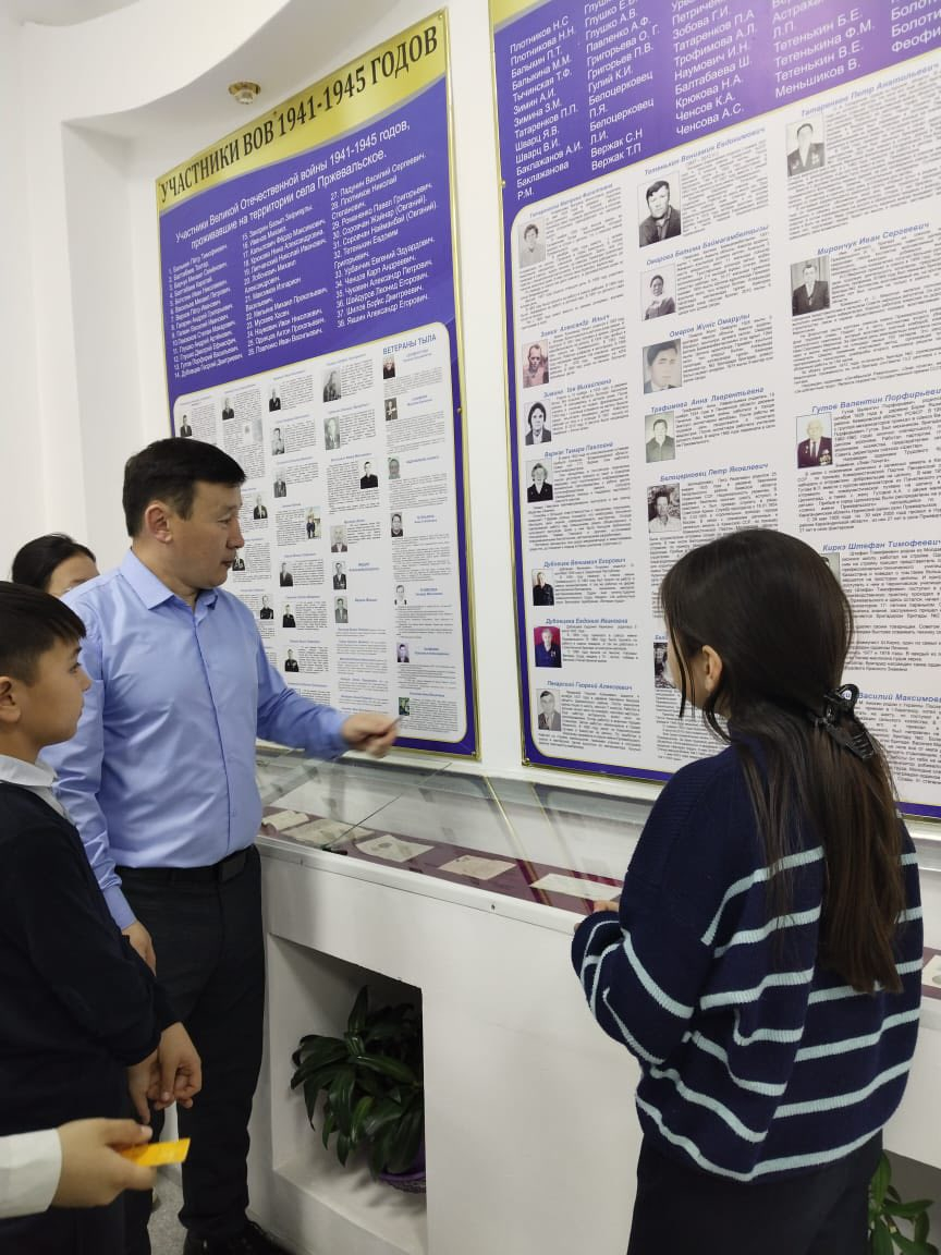 «Тарих толқынында» тарихи сауаттылық апталығы аясында тарих пәнінің мұғалімі Жанат Арман 5-6 сынып оқушыларын мектеп мұражайына саяхат сабағын өткізді. Оқушыларға Мұзбел ауылының тарихын, осы ауылда тұрған ҰОС ардагерлерін, әр кезеңдердегі мектеп ұжымы ме