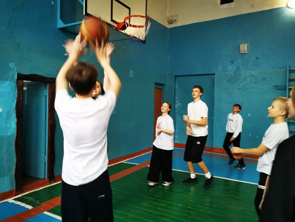 Спортивные состязания среди школьников под названием «Независимый Казахстан».