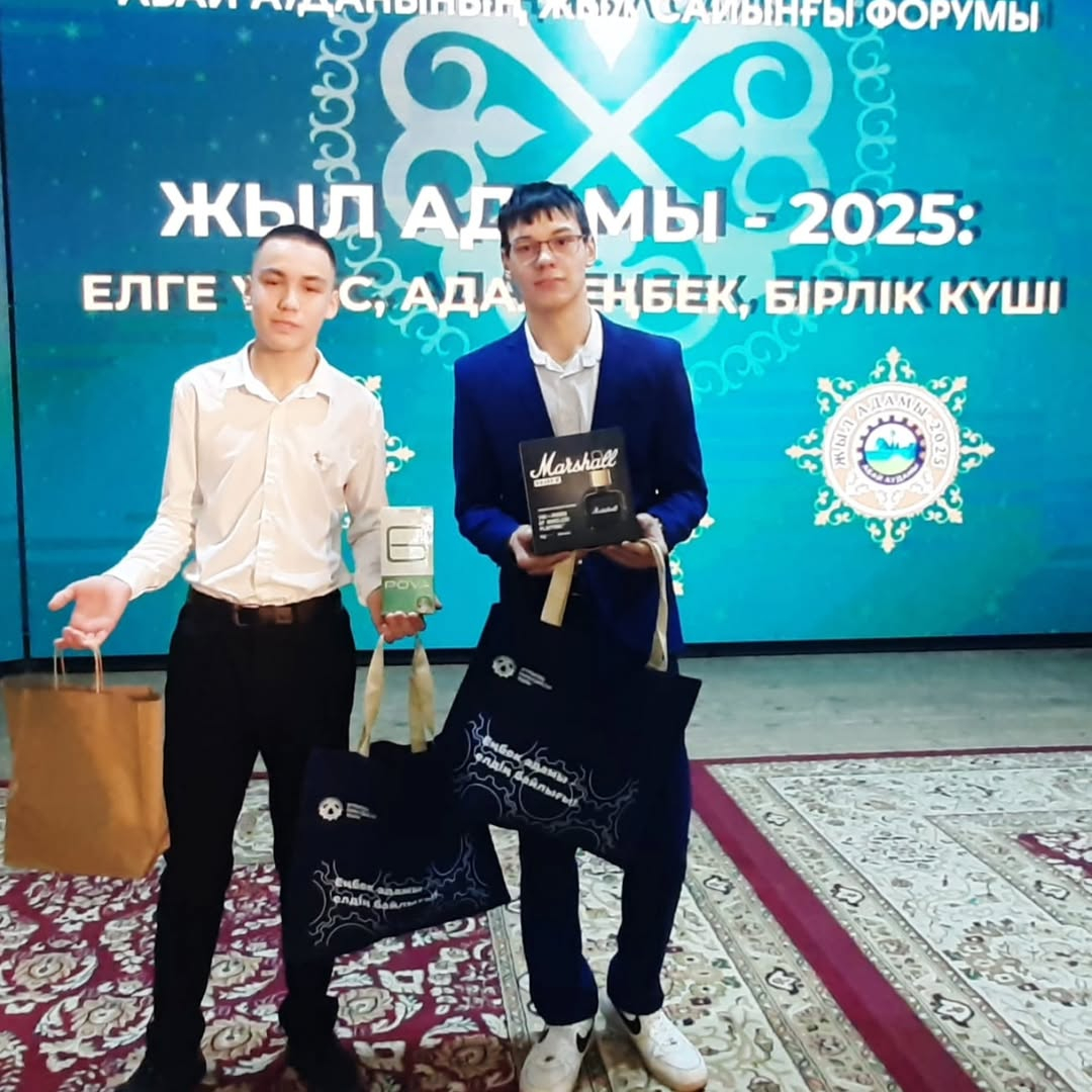 Рахмет Сұлтан, представившему видеоработу о выборе профессии железнодорожника, в знак признания его осознанного подхода к профессиональному самоопределению были вручены качественные наушники. Вручение призов и подарков создало праздничную атмосферу меропр