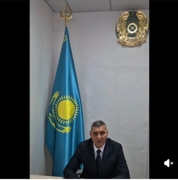 В преддверии самого долгожданного праздника, директор школы- Макус В.С., обратился к ученикам, педагогам и родителям с тёплым видеопоздравлением с наступающим 2026 годом!