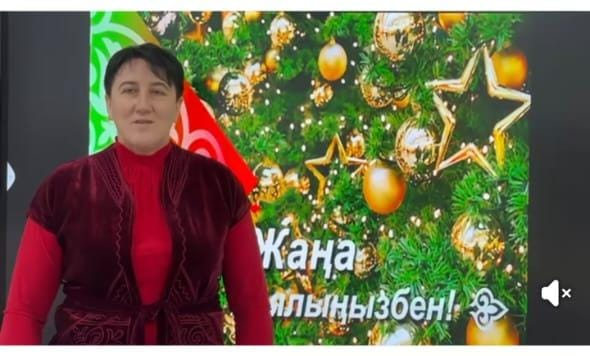 В преддверии праздника, заместитель директора по учебной части- Беляева Ю.В., подготовила для учеников, педагогов и родителей видеопоздравление с наступающим Новым годом! В тёплых словах прозвучали пожелания здоровья, успехов, радостных событий, вдохновен