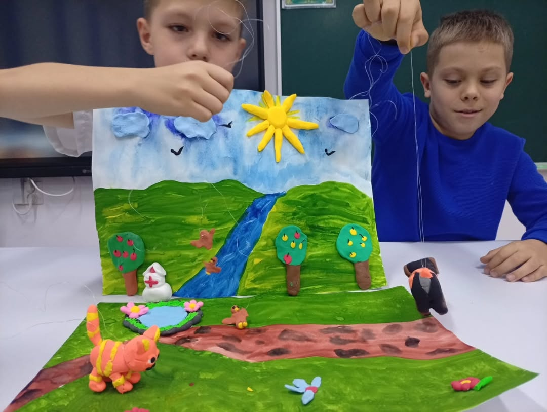 В КГУ «ОШ (РЦ) им. Н. Абдирова» в 4 «Б» классе продолжена проектная деятельность в рамках реализации проекта «Приветливое слово гнев побеждает» На занятии обучающиеся представили материалы для реализации третьего этапа проекта: сценарий мультфильма; фон; 