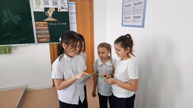 Балалар ойын түрінде ережелер не үшін қажет екенін талқылады, 