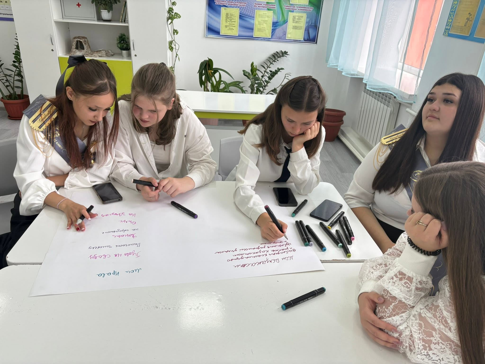 Среди учащихся 8-11 русских классов был проведен классный час на тему «Закон и порядок- Зернов и народной Конституции». Цель классного часа- формирование правовой грамотности и активной гражданской позиции учащихся. Он направлен на воспитание уважения к з