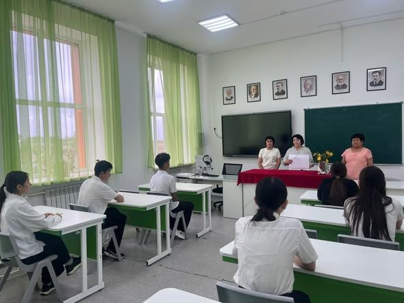 М.Дулатұлы ЖББ мектебінде 11 қазақ сыныбының оқушылары қазақ тілі пәнінен мемлекеттік емтихан тапсырды. Оқушылар емтихан барысында қабілеттері мен білімдерін жоғарғы деңгейде көрсете білді.