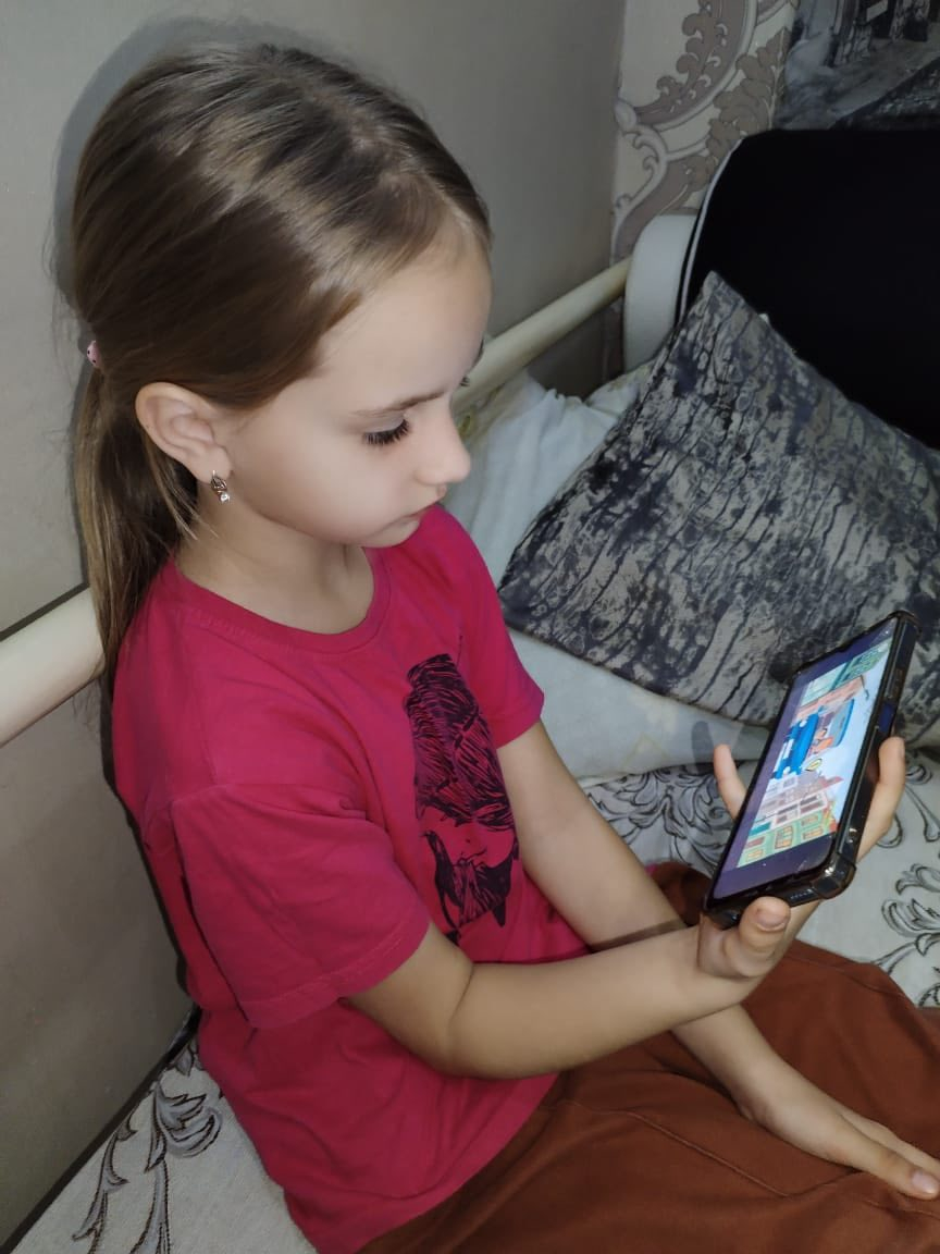 Оқушылардың күзгі демалысын тиімді өткізу мақсатында бекітілген жоспарға сәйкес бастауыш сынып оқушылары «Қауіпсіз жол» атты тәрбиелік мәні зор мультфильмді тамашалады. Іс-шараның мақсаты – оқушыларға жолда жүру ережелерін түсіндіру, қауіпсіздік мәдениеті