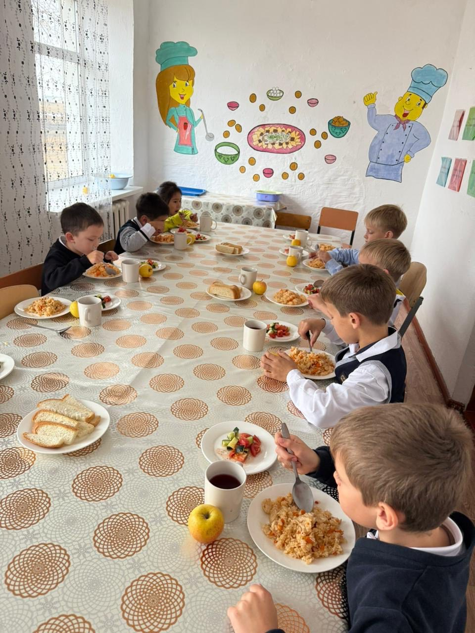 Мектеп оқушыларының тамақтануы туралы ақпарат.  2025 жылдың 3 қараша күні мектеп оқушыларына арналған күнделікті тамақтану рационы төмендегідей ұйымдастырылды.