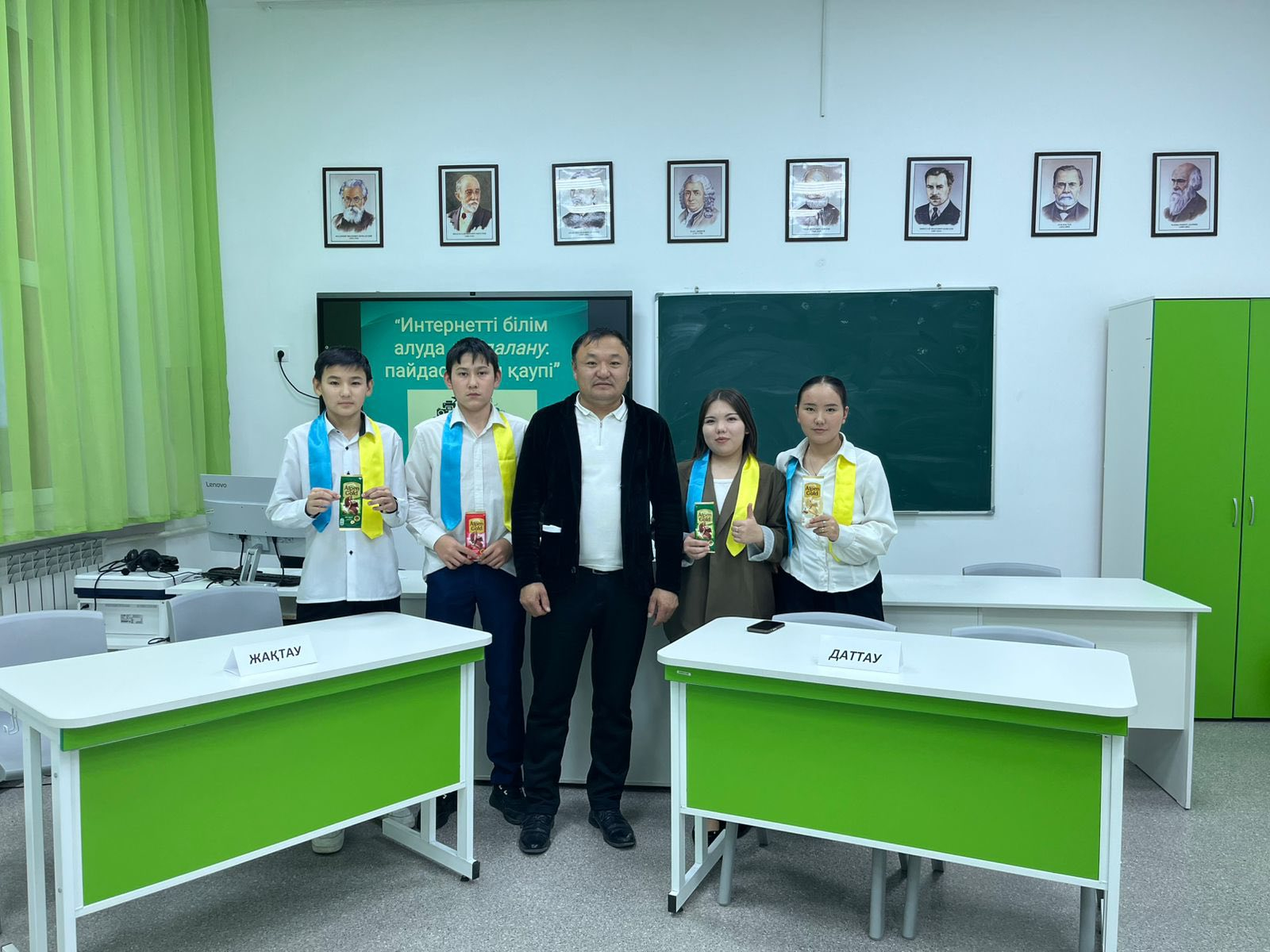 Міржақып Дулатұлы атындағы ЖББМ-де 20 қараша – Бүкіләлемдік балалар күніне орай «Интернетті білім алуда пайдалану: пайдасы мен зияны» тақырыбында мектепішілік пікірсайыс байқауы өткізілді. Мақсаты: Оқушыларға интернетті білім алу үдерісінде тиімді әрі қау