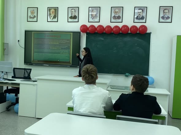 В рамках недели исторической грамотности среди учащихся 8-го класса была проведена интеллектуальная игра «Великие личности прошлого», целью которого было содействие воспитанию социально активной творческой личности с опорой на духовные, национальные исток