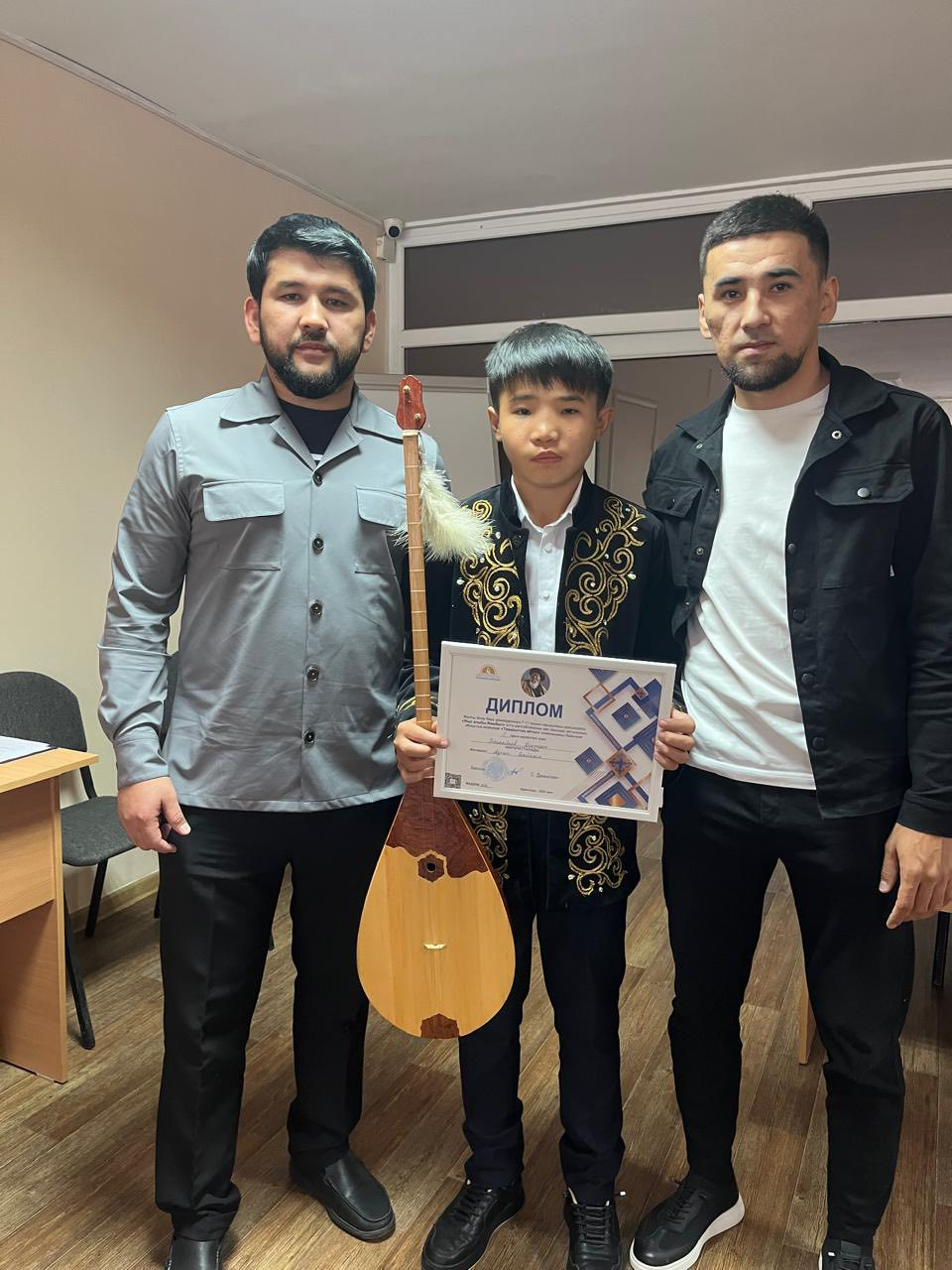 Міржақып Дулатұлы атындағы ЖББМ «Адал азамат» біртұрас тәрбие бағдарламасы аясында мектебіміздің 8-сынып оқушысы Толықбаев Досжан Тәуелсіздік күніне орай «Жетістігімді еліме арнаймын» челленджіне қатысты. Мақсаты: оқушыларды өздерінің жетістіктері арқылы 