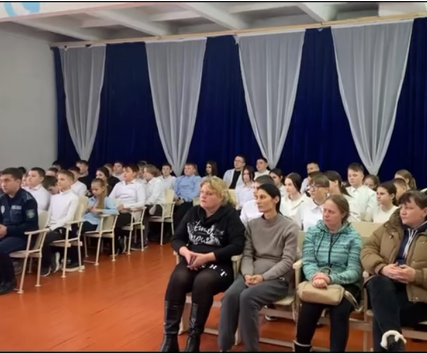 Собрание-встреча по профилактике правонарушений (совместная работа школы, полиции и здравоохранения)