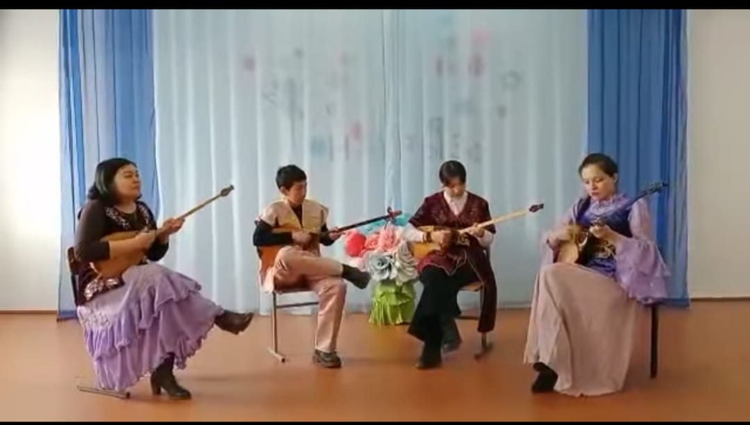 Ұлттық өнерімізді дәріптеу мақсатында ұйымдастырылған бұл челленджге оқушылар белсене қатысып, домбырамен күй орындап, өз өнерлерін көрсетті.  Күйдің күмбірлеген үні мектеп қабырғасына ерекше рух пен ұлттық нақыш сыйлады. Әр оқушының орындауынан қазақ хал