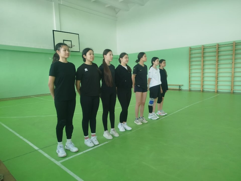 Мектебімізде көктемгі демалыс кезінде екі мектеп оқушылары арасында достық жарыс өтті. Жарысқа М.Жұмабаев атындағы гимназия мектебінің оқушылары келіп қатысты.